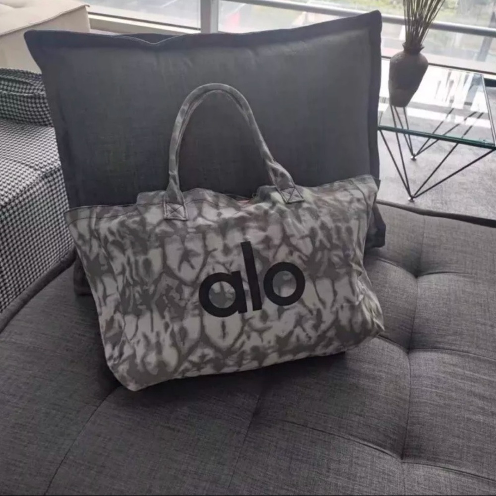 NWT Alo Gray Tie-Dye Tote Bag
